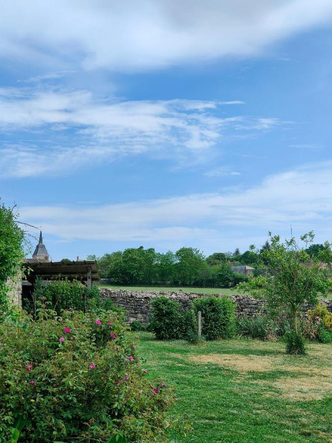 Gite De La Maison Fort Vereaux Esterno foto