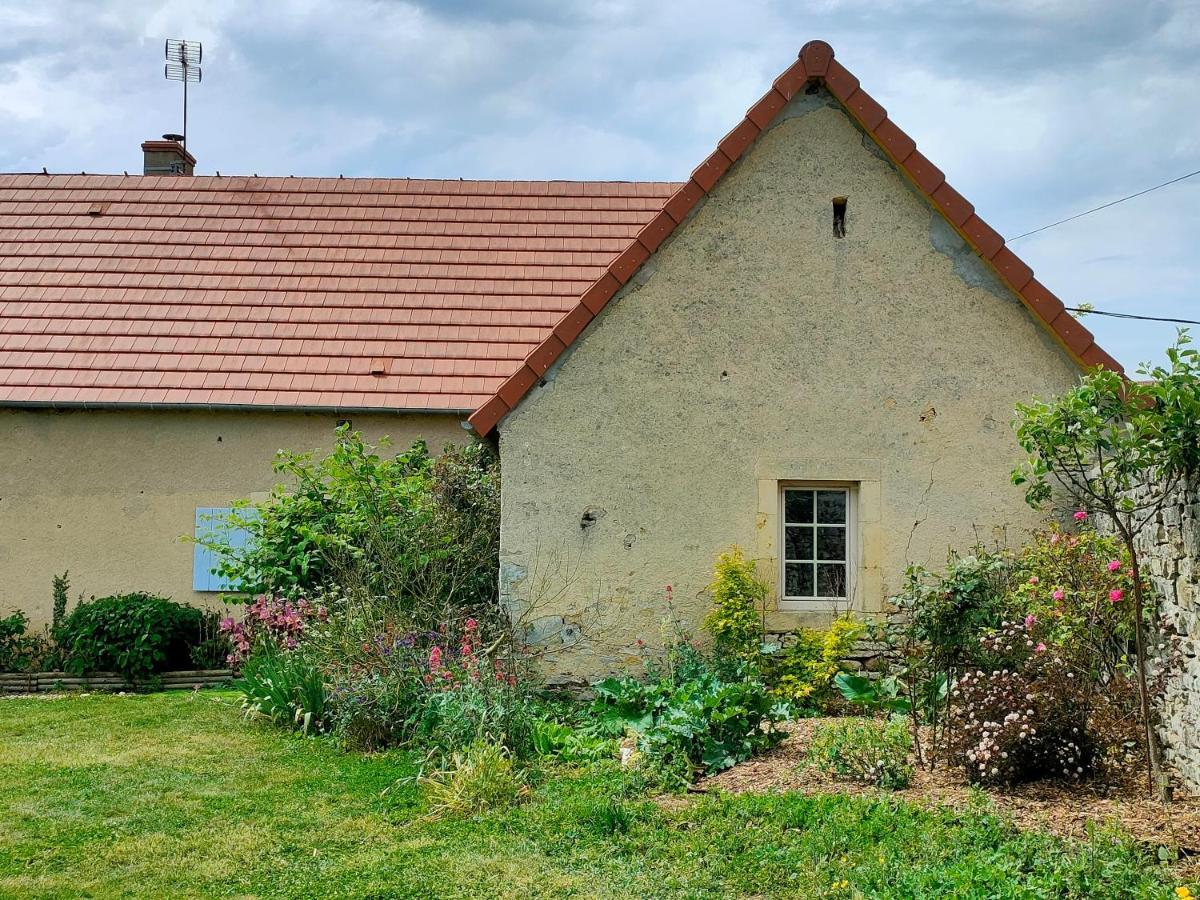 Gite De La Maison Fort Vereaux Esterno foto