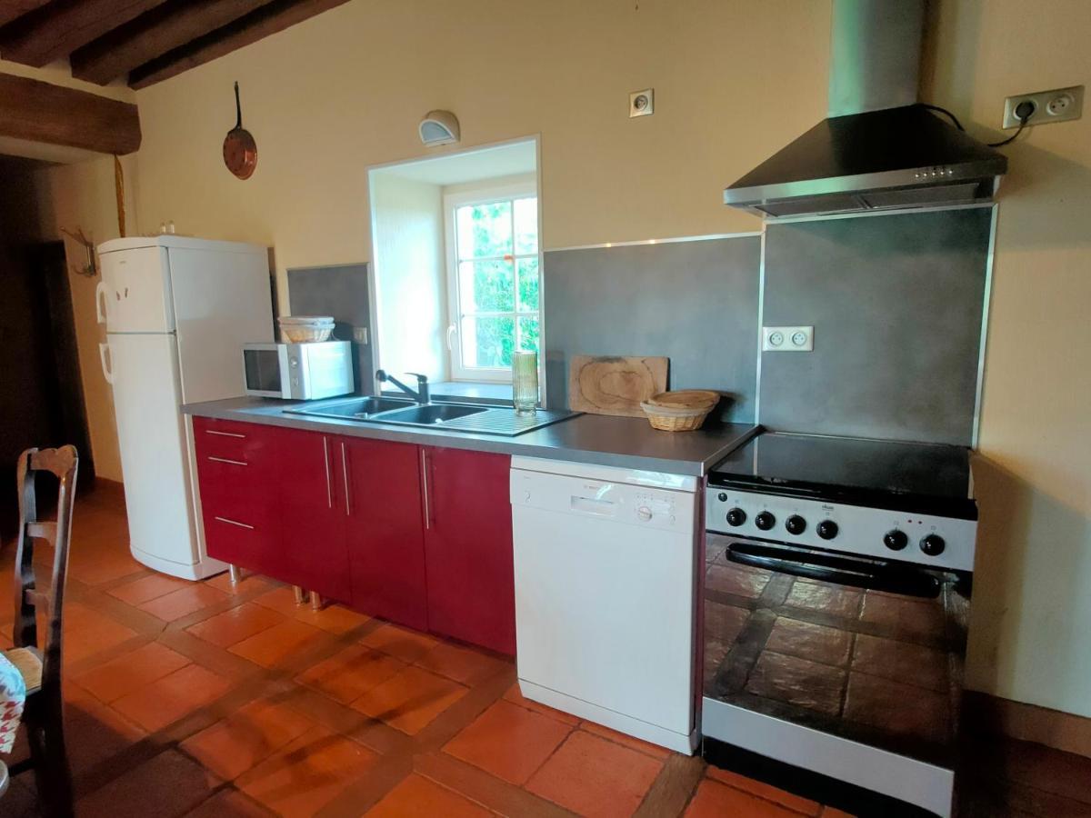 Gite De La Maison Fort Vereaux Esterno foto
