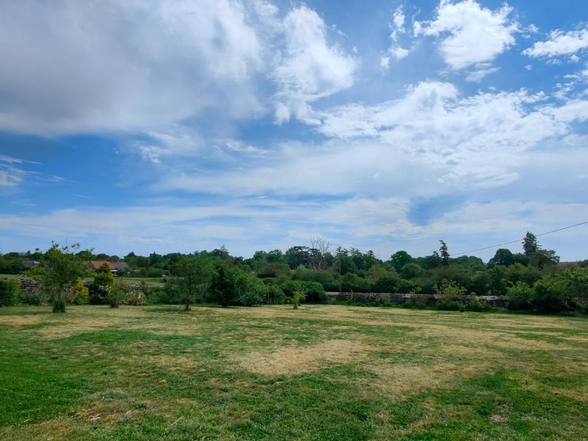 Gite De La Maison Fort Vereaux Esterno foto