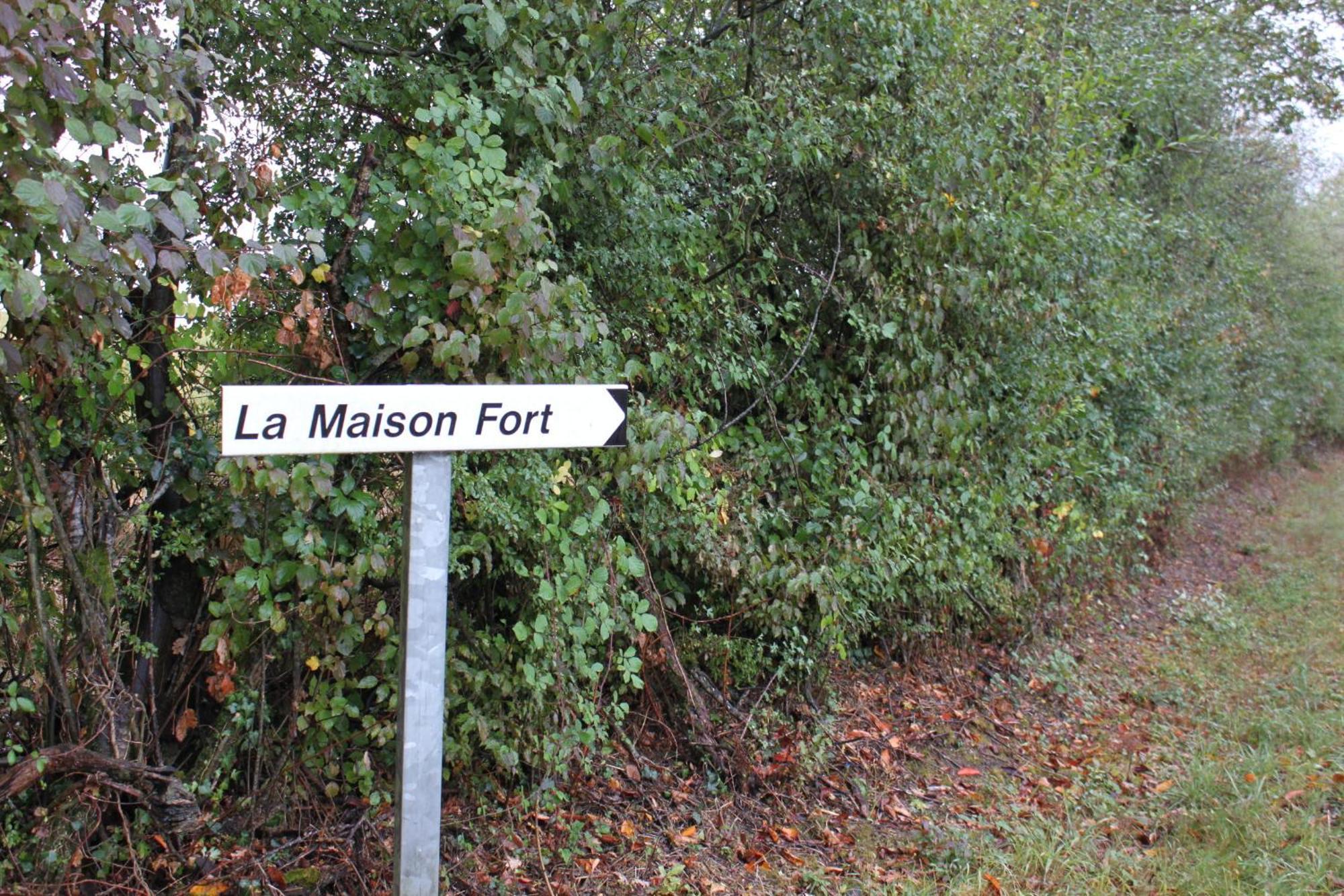 Gite De La Maison Fort Vereaux Esterno foto